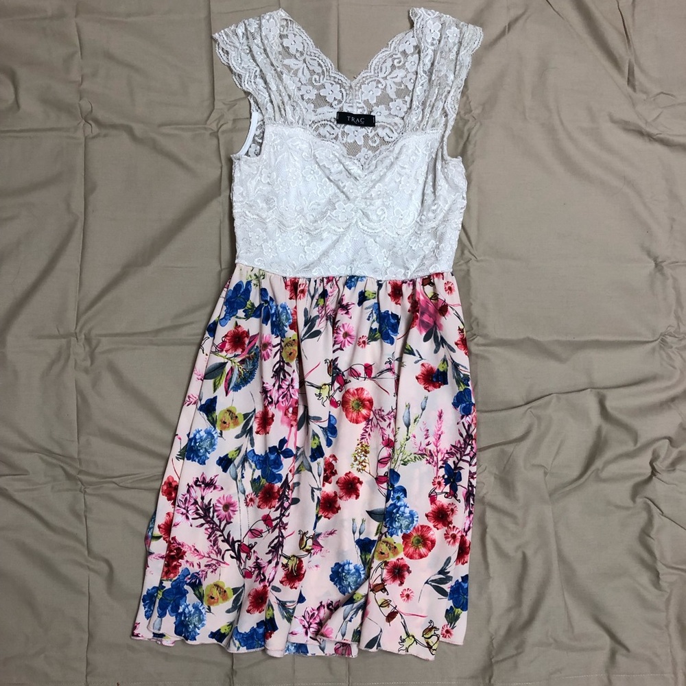 Feminine Floral & Lace Dress